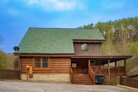 1928 Bear Creek Falls Way, Sevierville, TN 37862