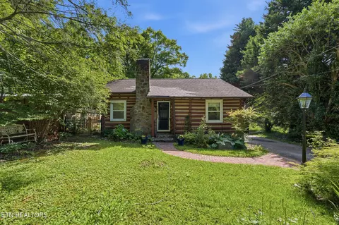 848 Holston Dr, Gatlinburg, TN 37738