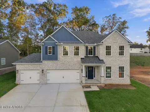 1418 Crescent Oaks Ln, Lenoir City, TN 37772