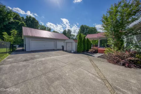 Exterior - 7221 Joyce Ln, Powell, TN 37849 photo 6 of 14