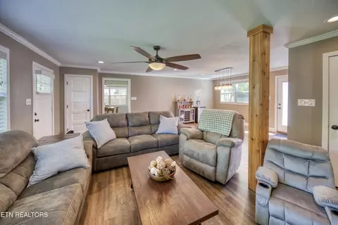 Living - 7221 Joyce Ln, Powell, TN 37849 photo 2 of 2
