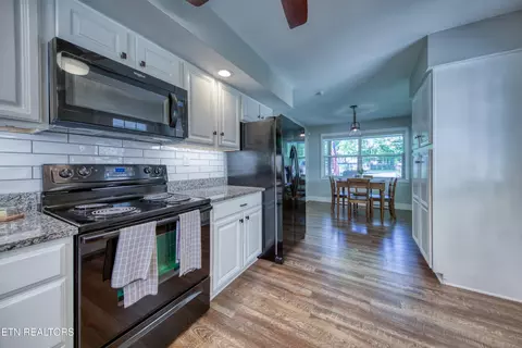 Kitchen - 7221 Joyce Ln, Powell, TN 37849 photo 2 of 2