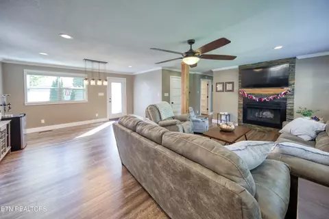 Living - 7221 Joyce Ln, Powell, TN 37849 photo 1 of 2
