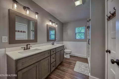 Bath - 7221 Joyce Ln, Powell, TN 37849 photo 1 of 3