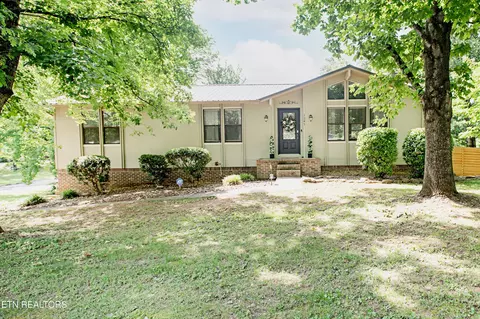 1241 Court Field Rd, Knoxville, TN 37922