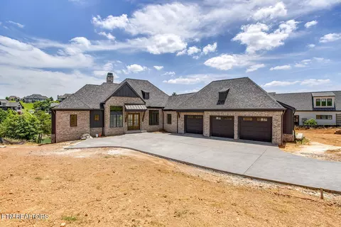 205 Admiral Ct, Lenoir City, TN 37772