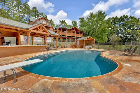 2803 Mary Ridge Farm Rd, Sevierville, TN 37862