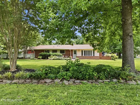 501 Rockingham Dr, Knoxville, TN 37909