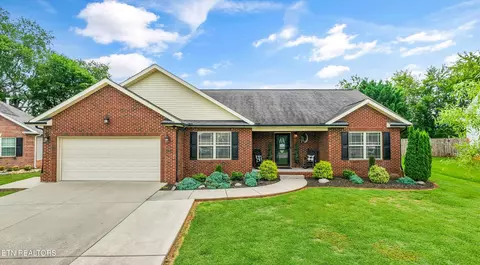208 Barberry Ct, Maryville, TN 37804