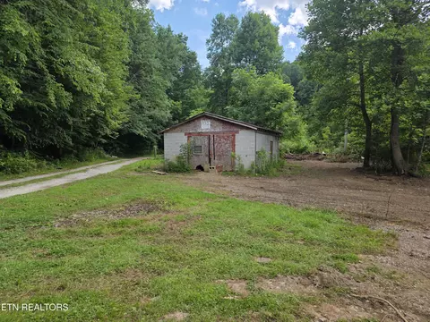 Exterior - 125 Willoughby Ln, Robbins, TN 37852 photo 6 of 12