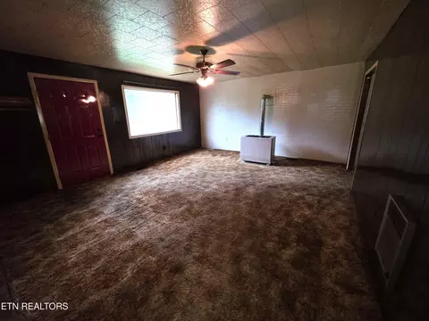 Living - 125 Willoughby Ln, Robbins, TN 37852 photo 1 of 2
