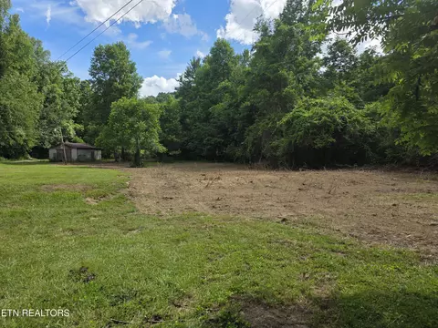 Exterior - 125 Willoughby Ln, Robbins, TN 37852 photo 4 of 12