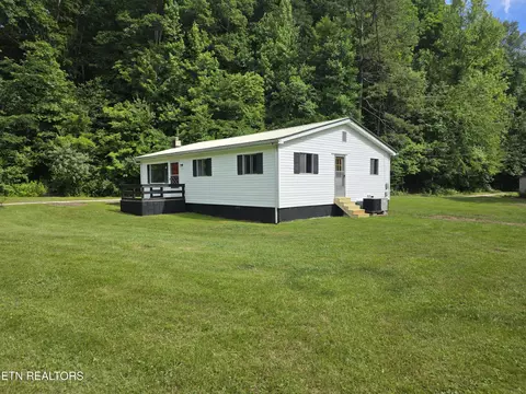Exterior - 125 Willoughby Ln, Robbins, TN 37852 photo 2 of 12