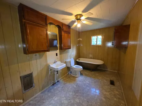 Bath - 125 Willoughby Ln, Robbins, TN 37852 photo 2 of 2