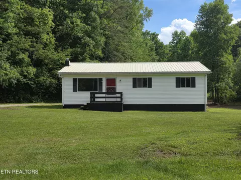 125 Willoughby Ln, Robbins, TN 37852