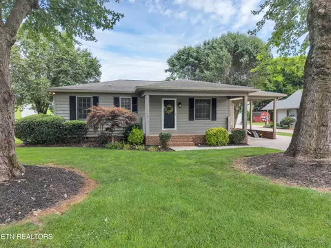 310 Barbara Ln, Maryville, TN 37803