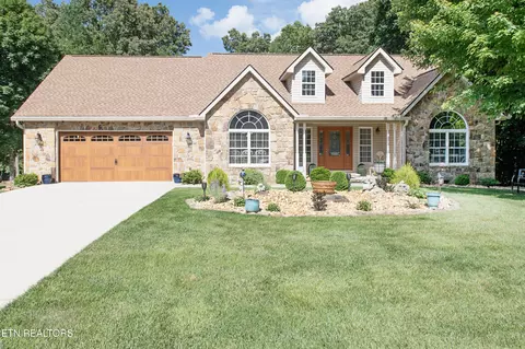 104 Kenwood Dr, Crossville, TN 38558