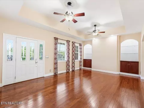 Living - 985 Claudette Dr, Talbott, TN 37877 photo 2 of 3