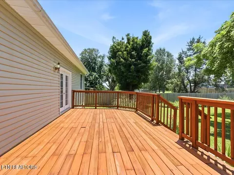 Exterior - 985 Claudette Dr, Talbott, TN 37877 photo 4 of 12