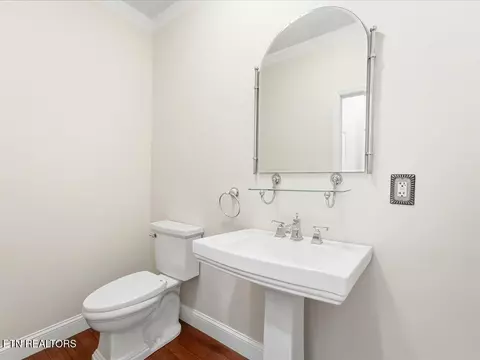 Bath - 985 Claudette Dr, Talbott, TN 37877 photo 3 of 4