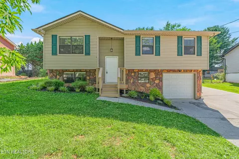 3125 Valemont Dr, Maryville, TN 37803