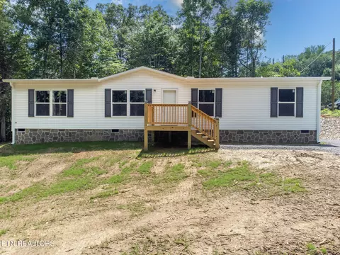 135 Pinecrest Dr, Loudon, TN 37774