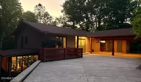1713 Cardinal Dr, Gatlinburg, TN 37738