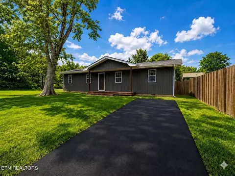 2227 Bernhurst Dr, Knoxville, TN 37918