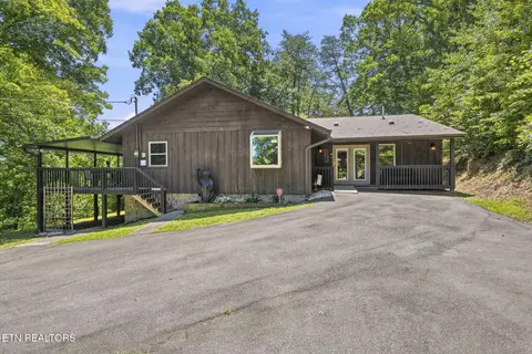 1501 Walt Price Rd, Pigeon Forge, TN 37876