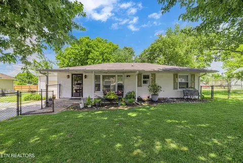 222 S Oakwood Ave, Clinton, TN 37716