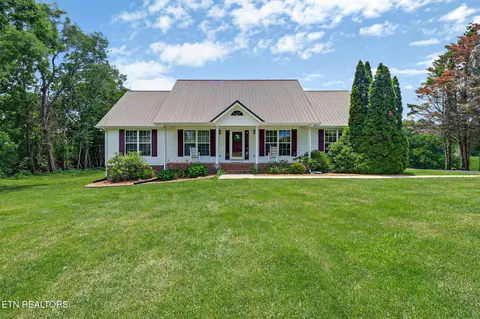 340 Huckleberry Ln, Crossville, TN 38555