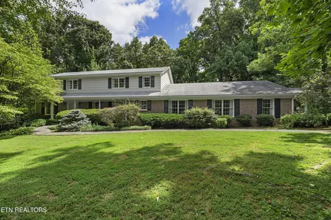 1307 Snowdon Dr, Knoxville, TN 37912