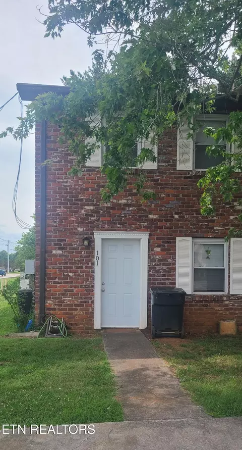 101 Stone Tree Dr, Maryville, TN 37801