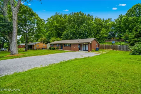 208 Early Dr, Powell, TN 37849