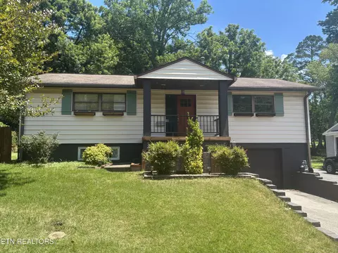 104 Ashland Ln, Oak Ridge, TN 37830