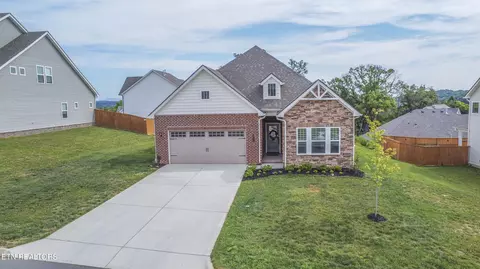 471 Sugar Maple Tr, Lenoir City, TN 37771