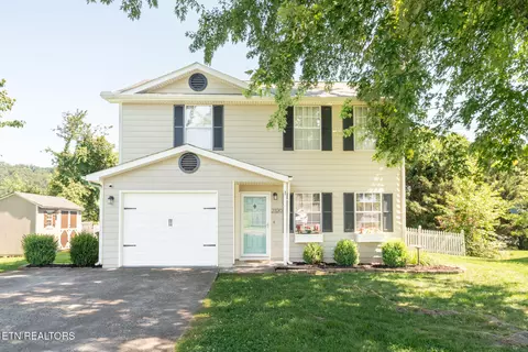 2320 Crestpark Rd, Knoxville, TN 37912