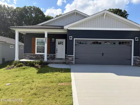 3851 Crimson Clover Ln, Knoxville, TN 37924