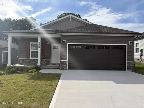 3863 Crimson Clover Ln, Knoxville, TN 37924