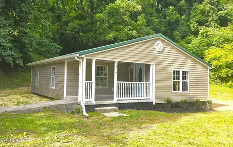 2074 Long Hollow Rd, La Follette, TN 37766