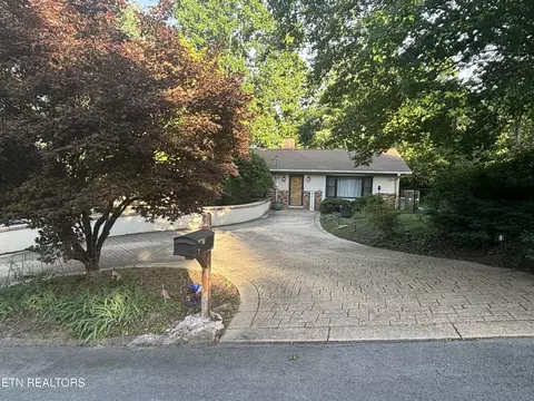 126 Westwood Dr, Clinton, TN 37716