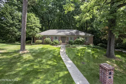 910 Bathurst Rd, Knoxville, TN 37909