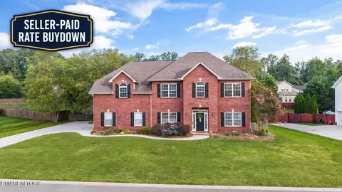 1376 Silver Leaf Dr, Lenoir City, TN 37772
