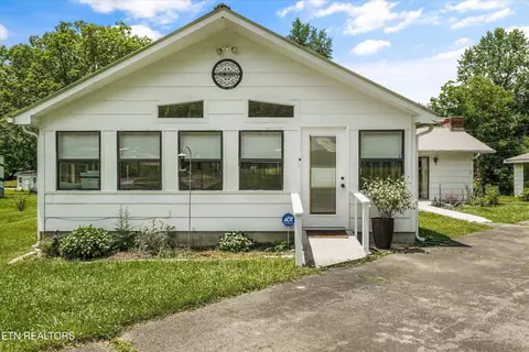 127 Mountain Rd, Oliver Springs, TN 37840