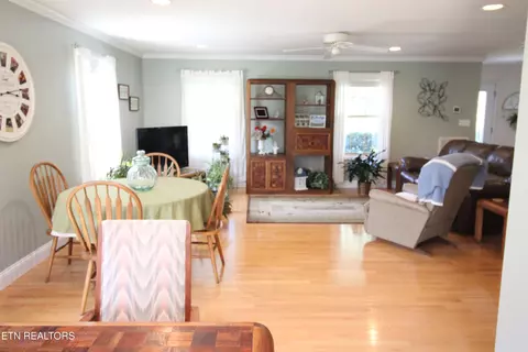 Dining - 7555 Stonehenge Dr, Talbott, TN 37877 photo 4 of 5