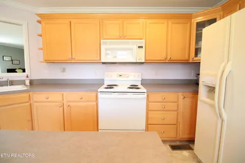 Kitchen - 7555 Stonehenge Dr, Talbott, TN 37877 photo 6 of 6