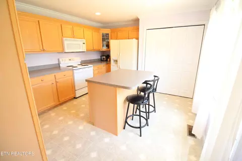 Kitchen - 7555 Stonehenge Dr, Talbott, TN 37877 photo 1 of 6