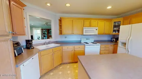 Kitchen - 7555 Stonehenge Dr, Talbott, TN 37877 photo 4 of 6