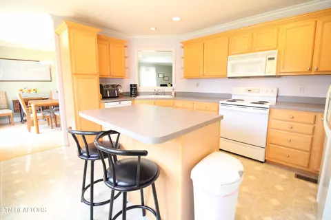 Kitchen - 7555 Stonehenge Dr, Talbott, TN 37877 photo 2 of 6