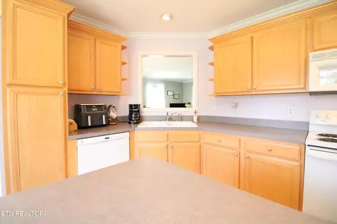 Kitchen - 7555 Stonehenge Dr, Talbott, TN 37877 photo 5 of 6